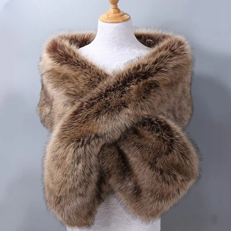 Elegant Shawl in Faux Fur for Women