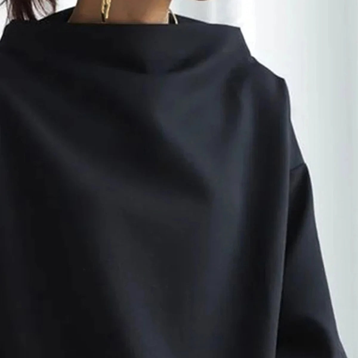 Pull Col Roulé Noir Élégant pour Femmes
