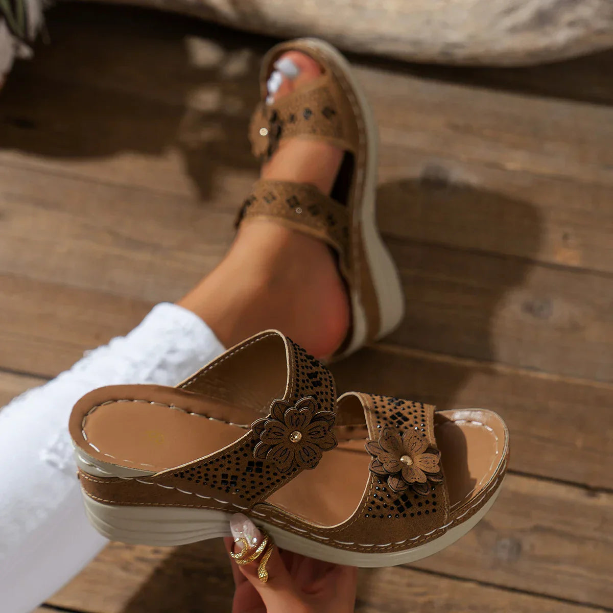 Sandales Compensées Détails Floraux pour Femmes