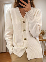 Cardigan Femme en Maille à Boutons Cœur - Emilia Lane
