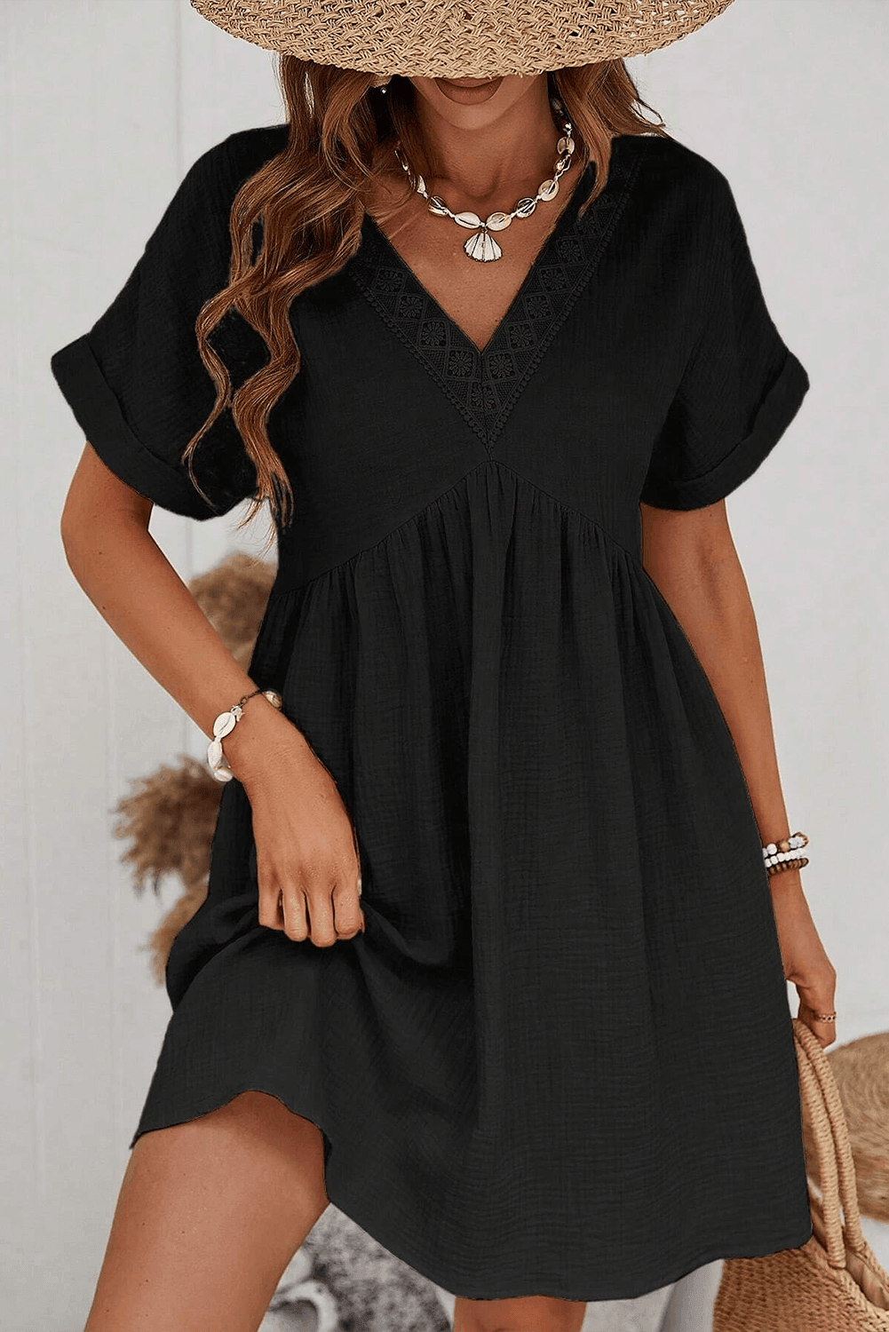 Robe Mini en Dentelle à Col V Élégante