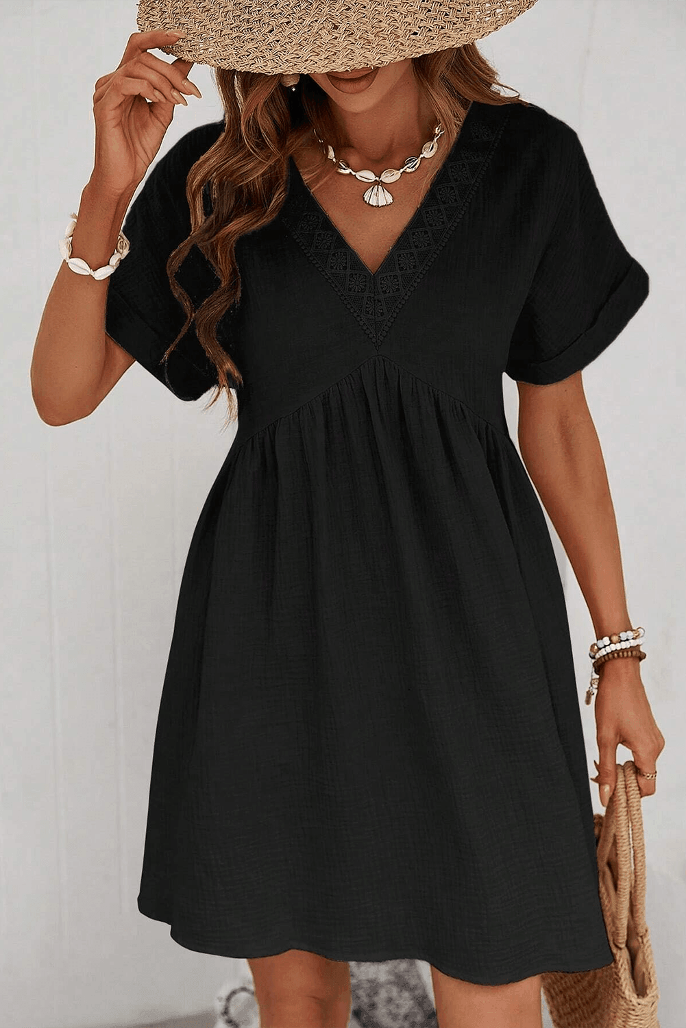 Robe Mini en Dentelle à Col V Élégante