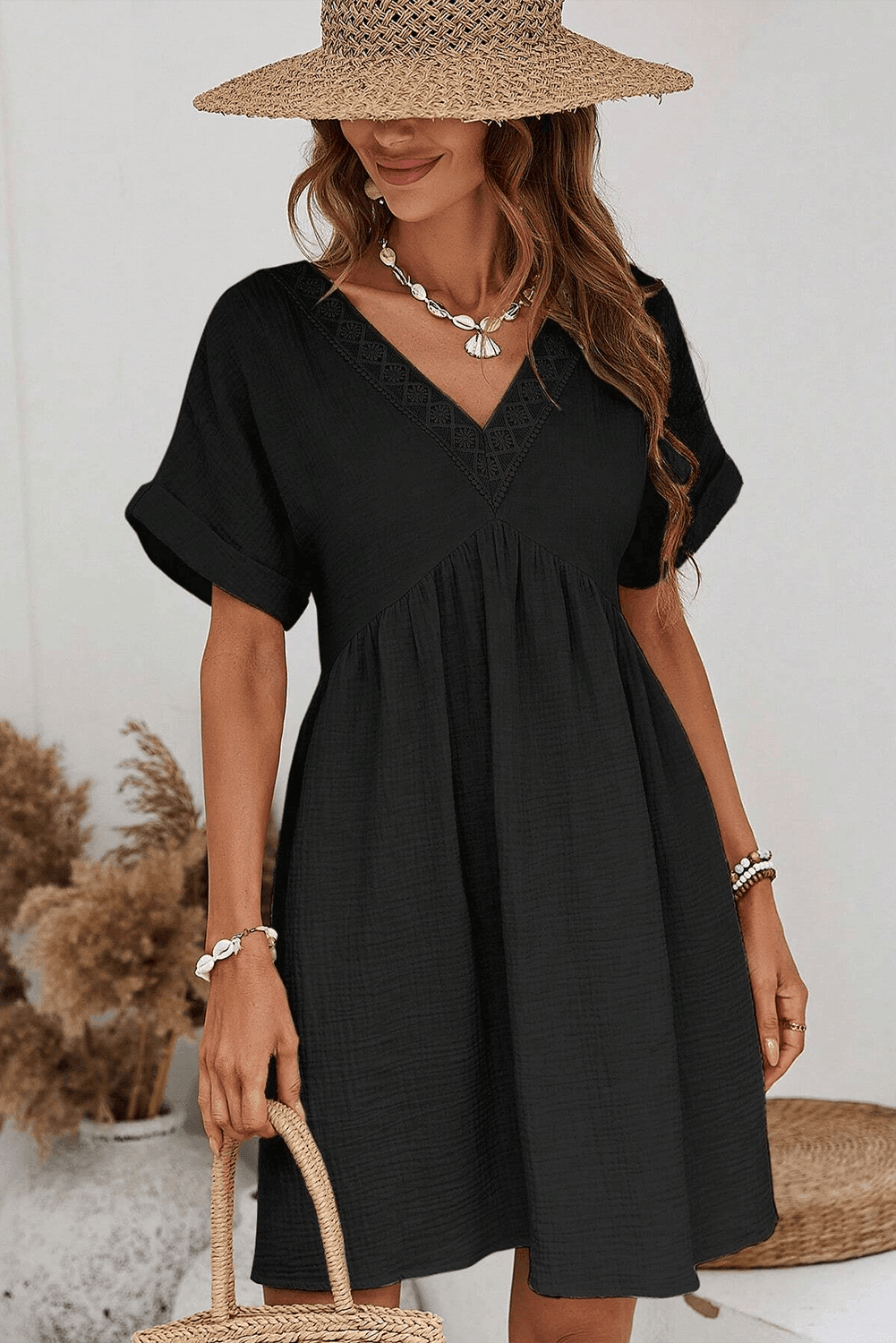 Robe Mini en Dentelle à Col V Élégante