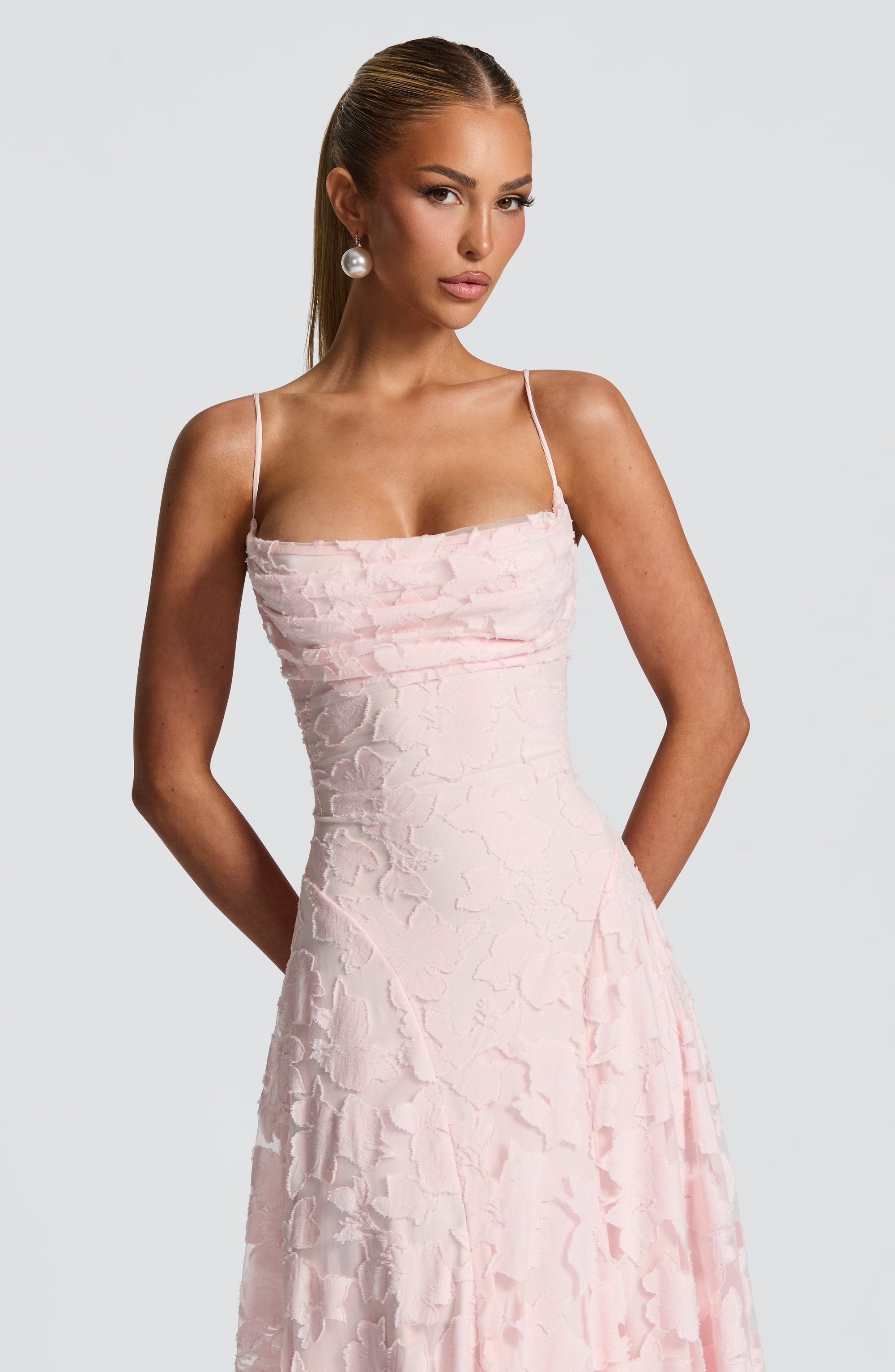 Robe Longue Drapée à Motif Floral avec Bretelles pour Femme | Idéale pour les Sorties