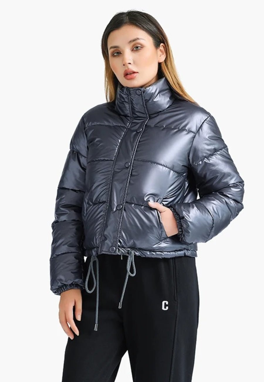 Doudoune Courte Cintrée et Brillante à Col Montant pour Femme - Emilia Lane