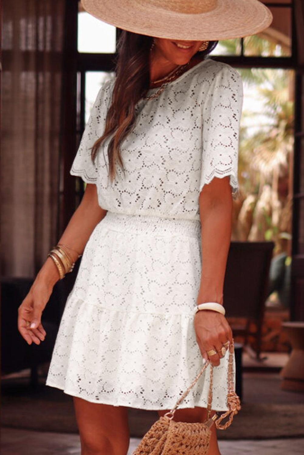 Robe à Manches Courtes avec Finition en Crochet