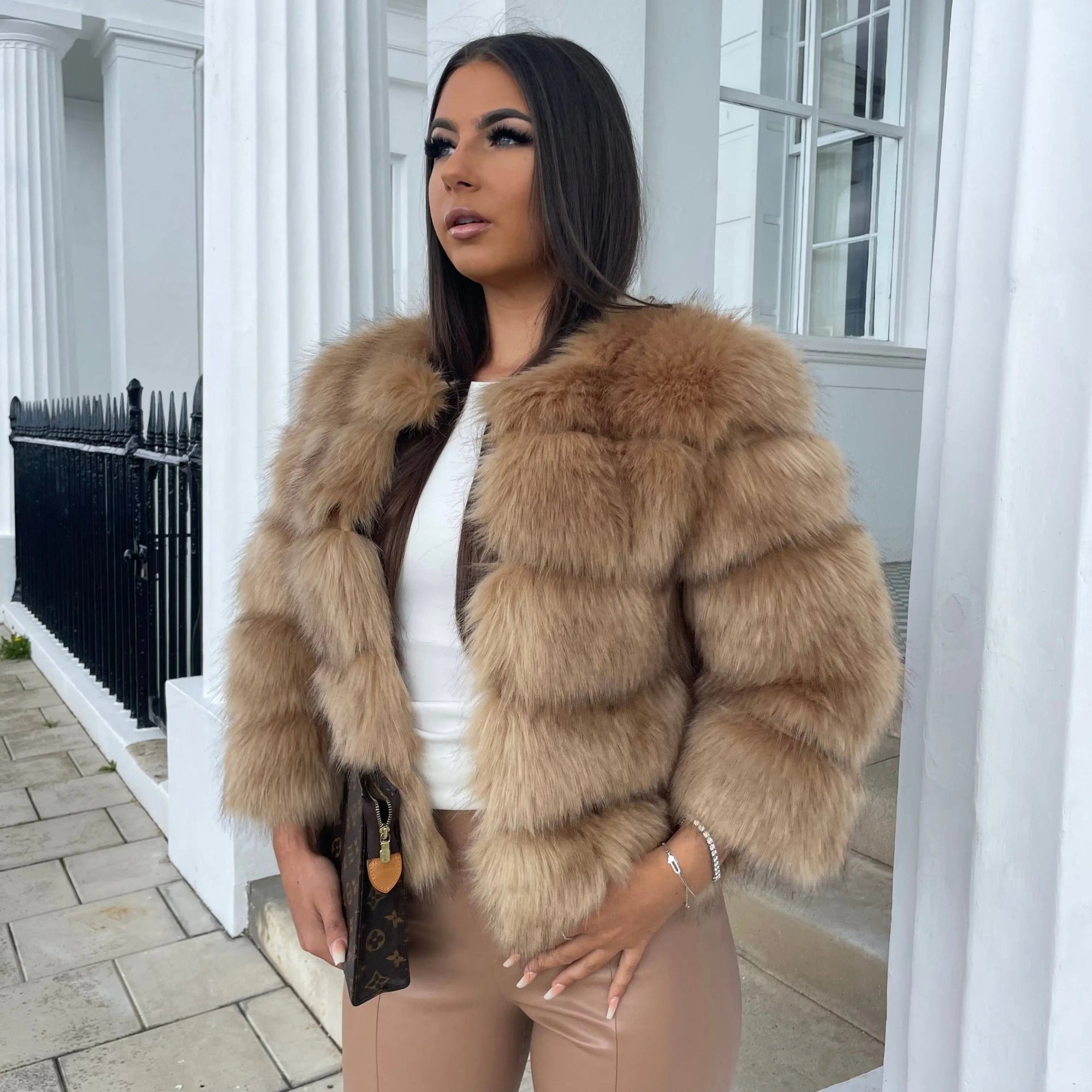 Manteau élégant en fausse fourrure pour femme - Emilia Lane