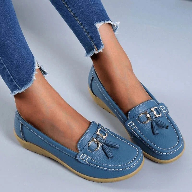 Mocassin Confort en Cuir à Pompon et Boucle Dorée pour Femme