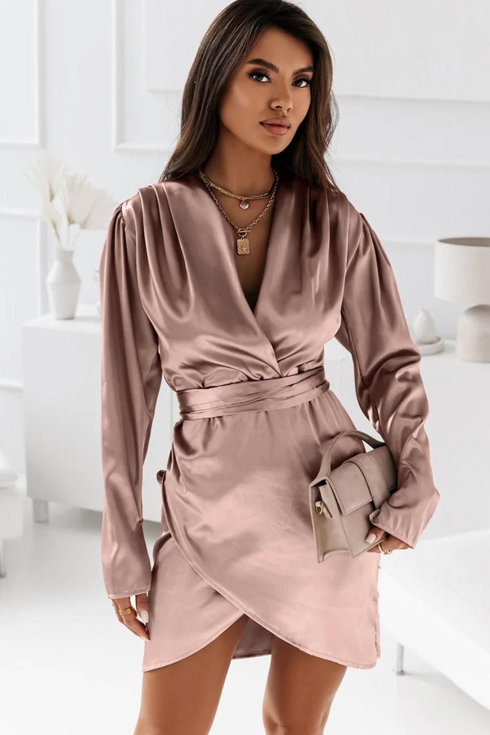 Robe Mini Satinée Froncée à Col V
