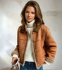 Veste Courte Structurée en Daim avec Bordures Effet Mouton pour Femme - Emilia Lane