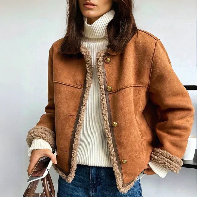 Veste Courte Structurée en Daim avec Bordures Effet Mouton pour Femme - Emilia Lane
