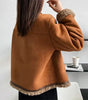 Veste Courte Structurée en Daim avec Bordures Effet Mouton pour Femme - Emilia Lane